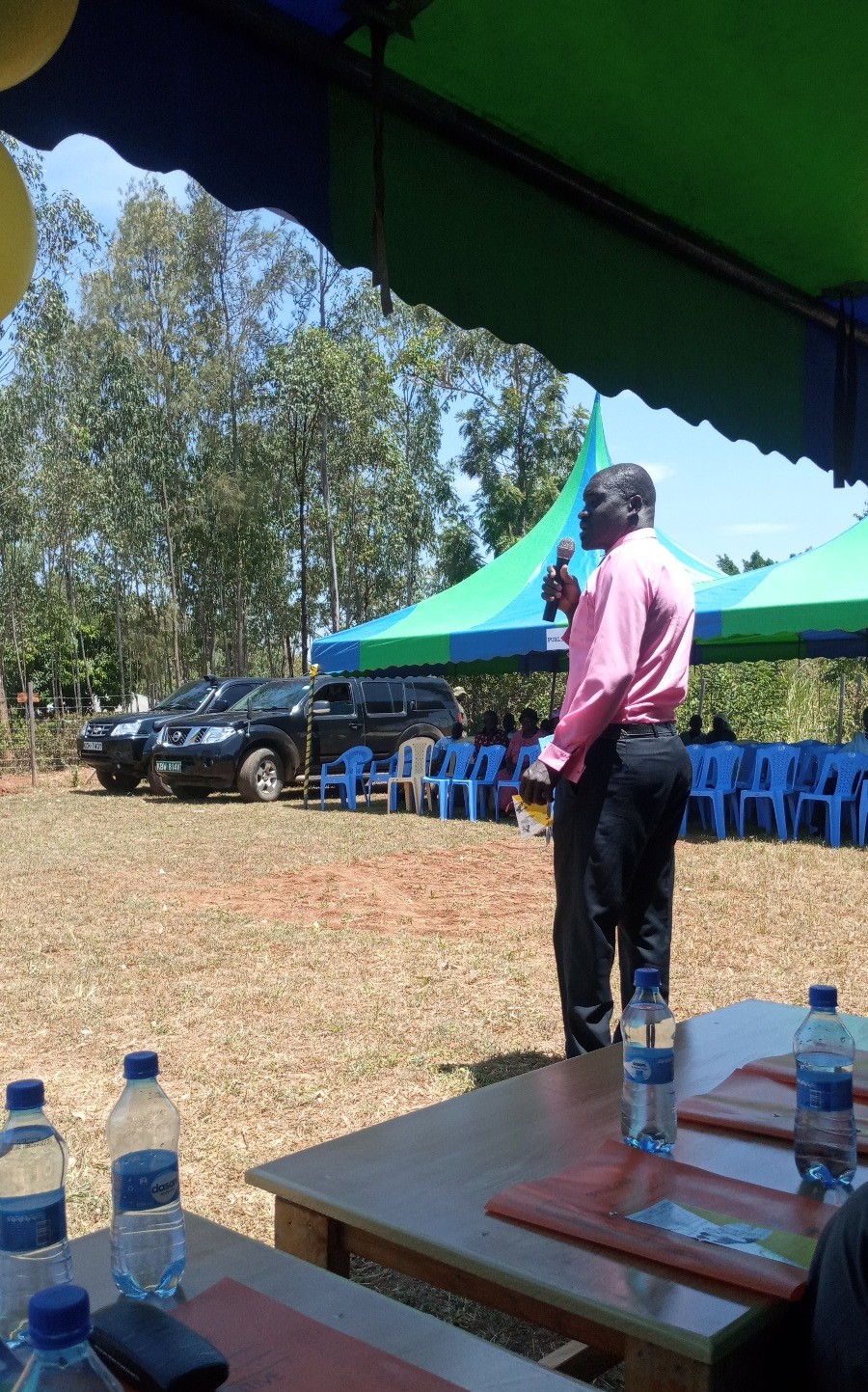 Ochieng' Oreyo addresses participants at Ramrod Ujuzi Centre